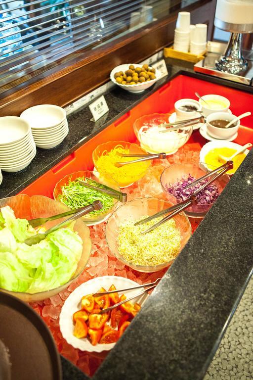 Cambridge Tainan Hotel Bagian luar foto