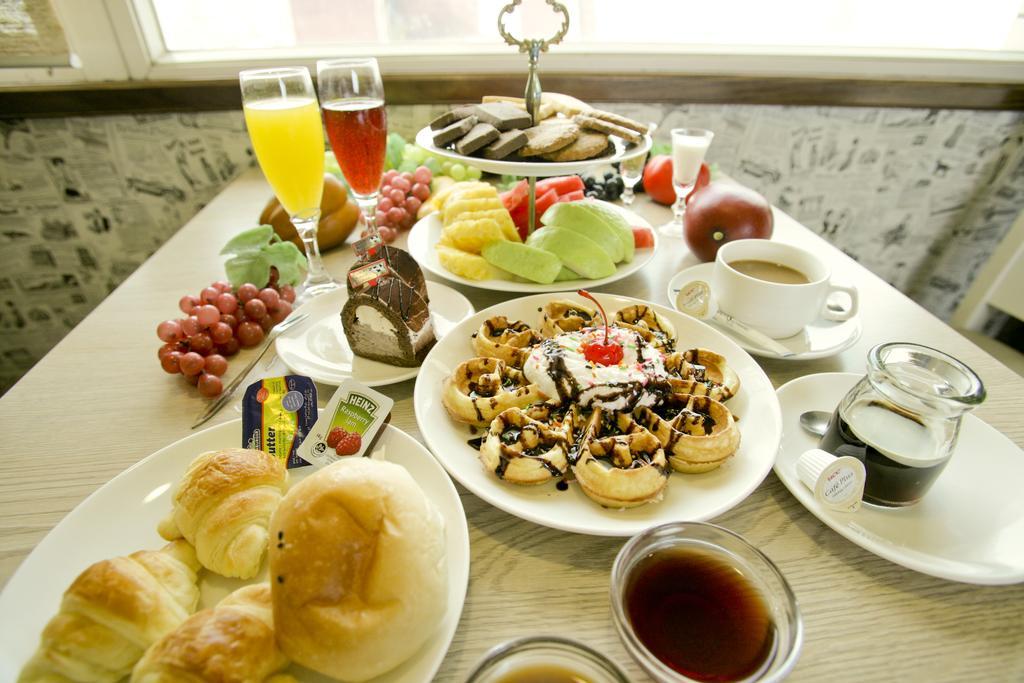 Cambridge Tainan Hotel Bagian luar foto