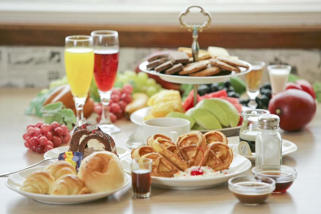 Cambridge Tainan Hotel Bagian luar foto
