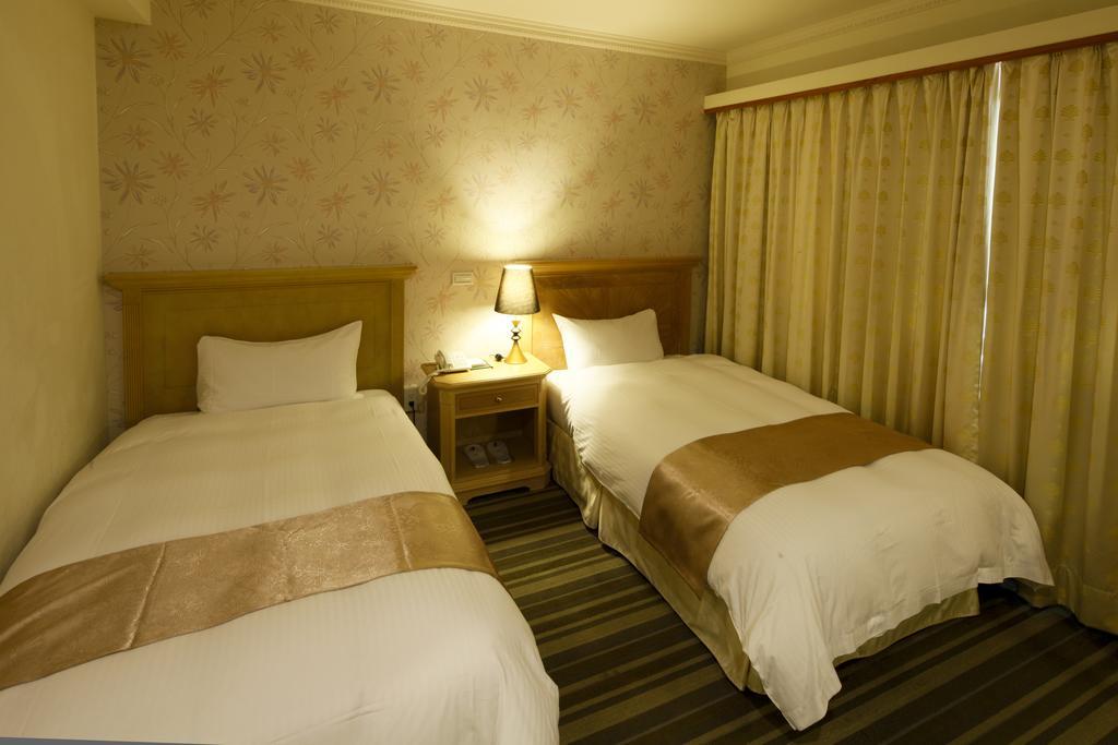 Cambridge Tainan Hotel Bagian luar foto