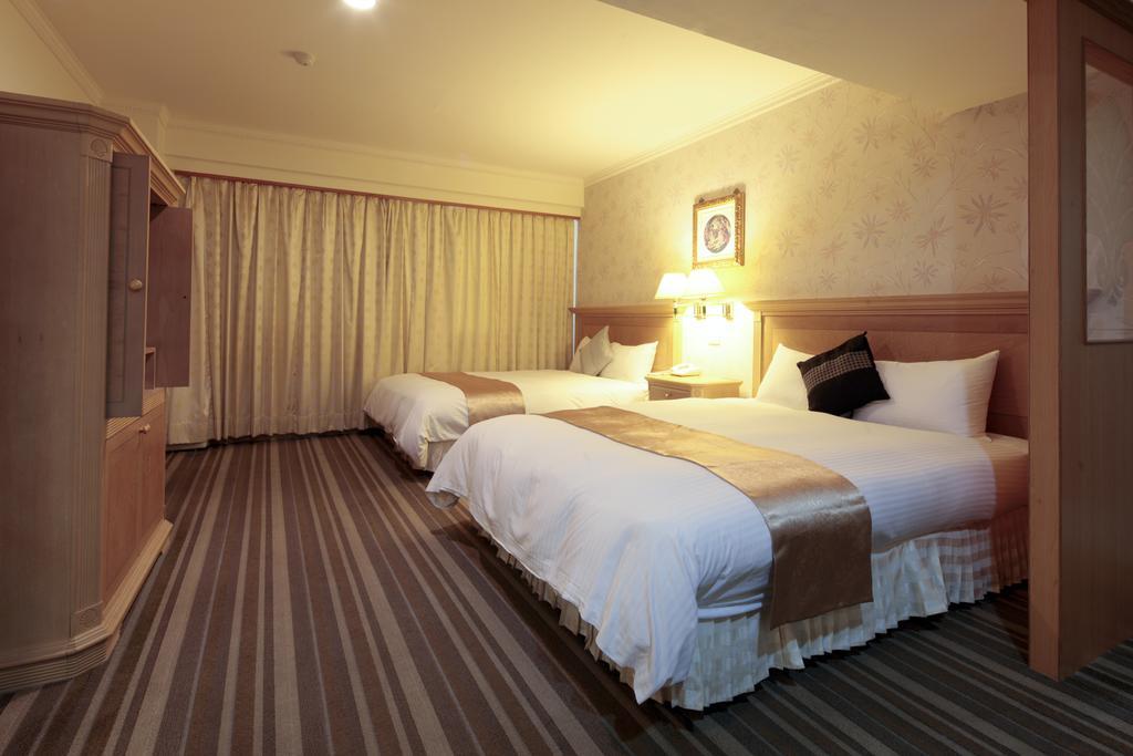 Cambridge Tainan Hotel Bagian luar foto
