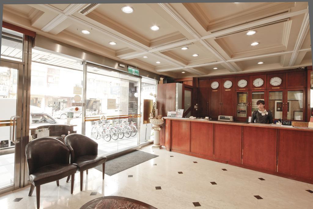 Cambridge Tainan Hotel Bagian luar foto