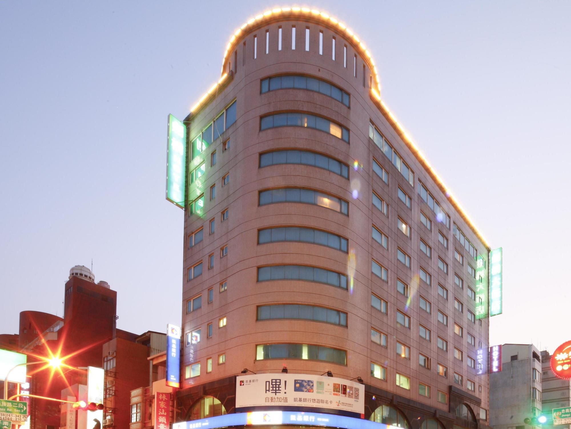 Cambridge Tainan Hotel Bagian luar foto