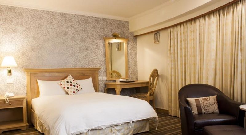 Cambridge Tainan Hotel Bagian luar foto