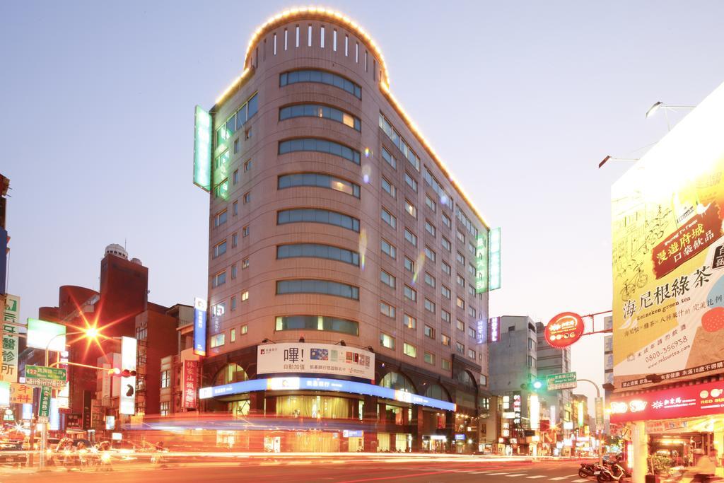 Cambridge Tainan Hotel Bagian luar foto