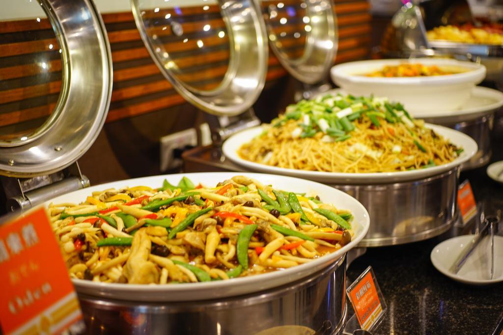 Cambridge Tainan Hotel Bagian luar foto