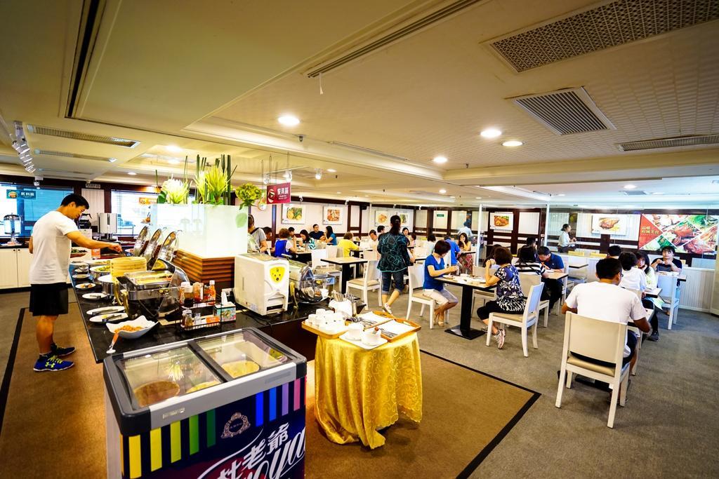 Cambridge Tainan Hotel Bagian luar foto