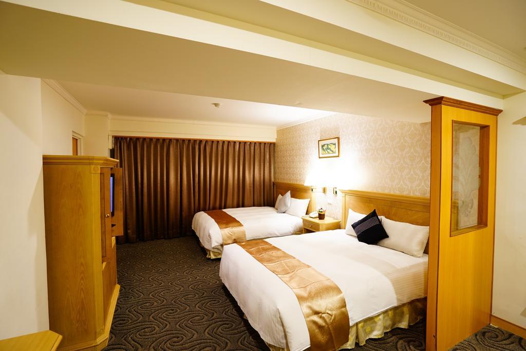 Cambridge Tainan Hotel Bagian luar foto