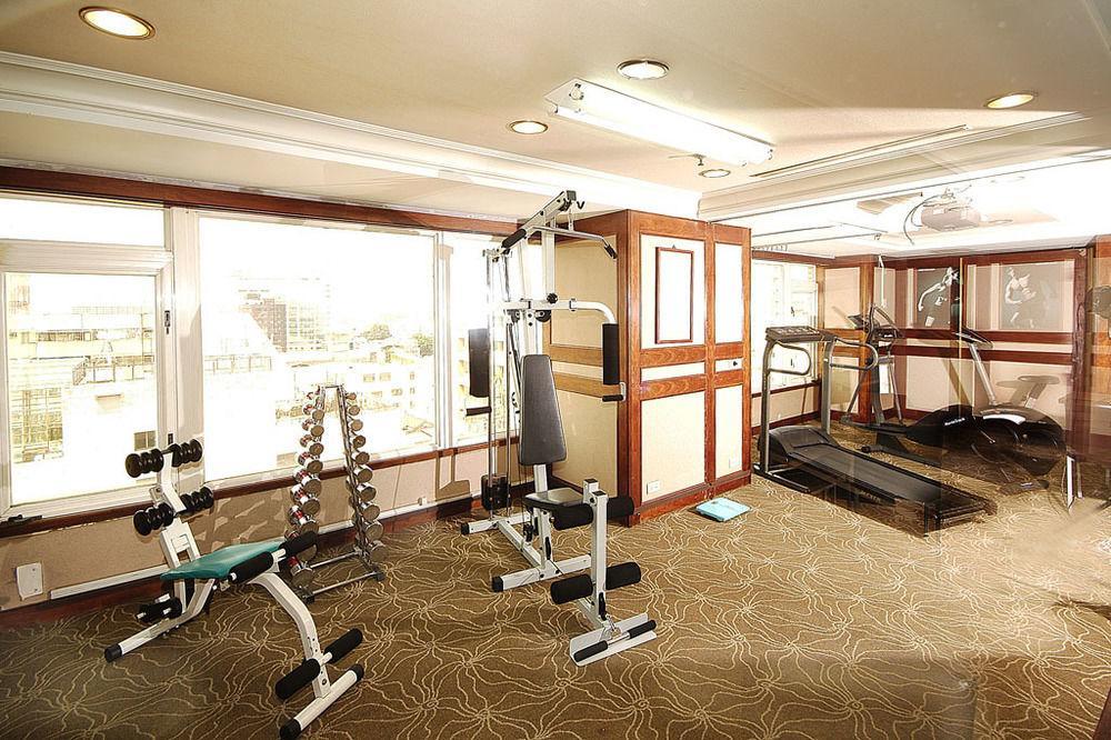 Cambridge Tainan Hotel Bagian luar foto