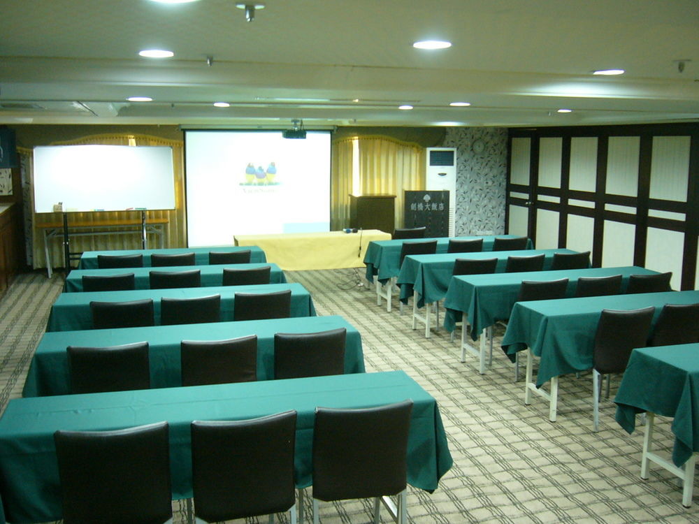 Cambridge Tainan Hotel Bagian luar foto