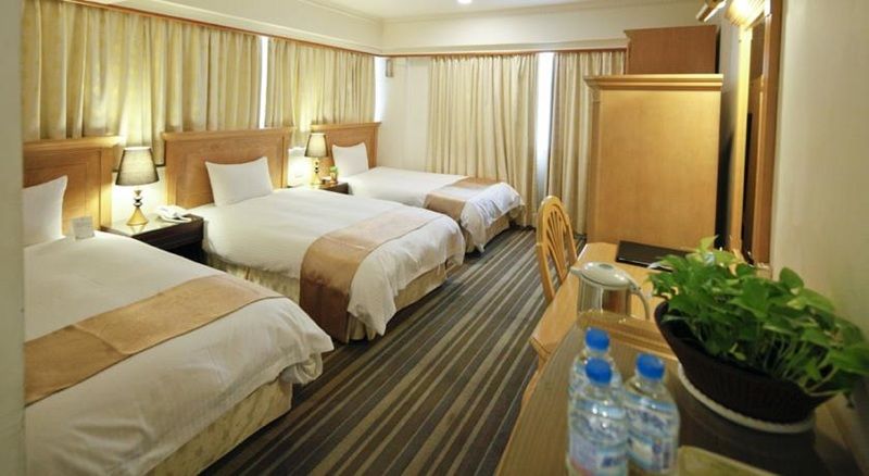 Cambridge Tainan Hotel Bagian luar foto