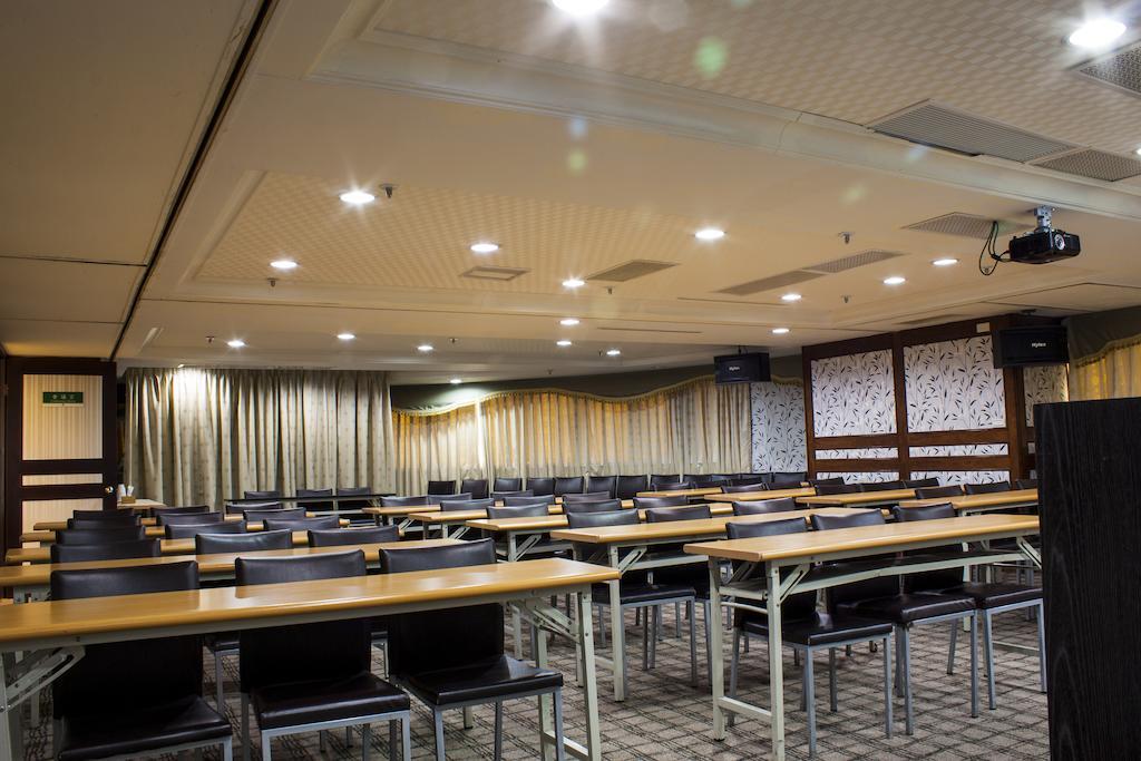 Cambridge Tainan Hotel Bagian luar foto