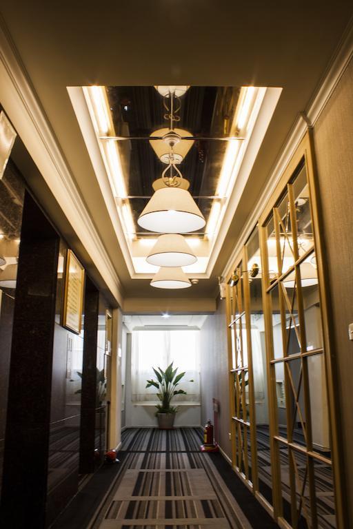 Cambridge Tainan Hotel Bagian luar foto