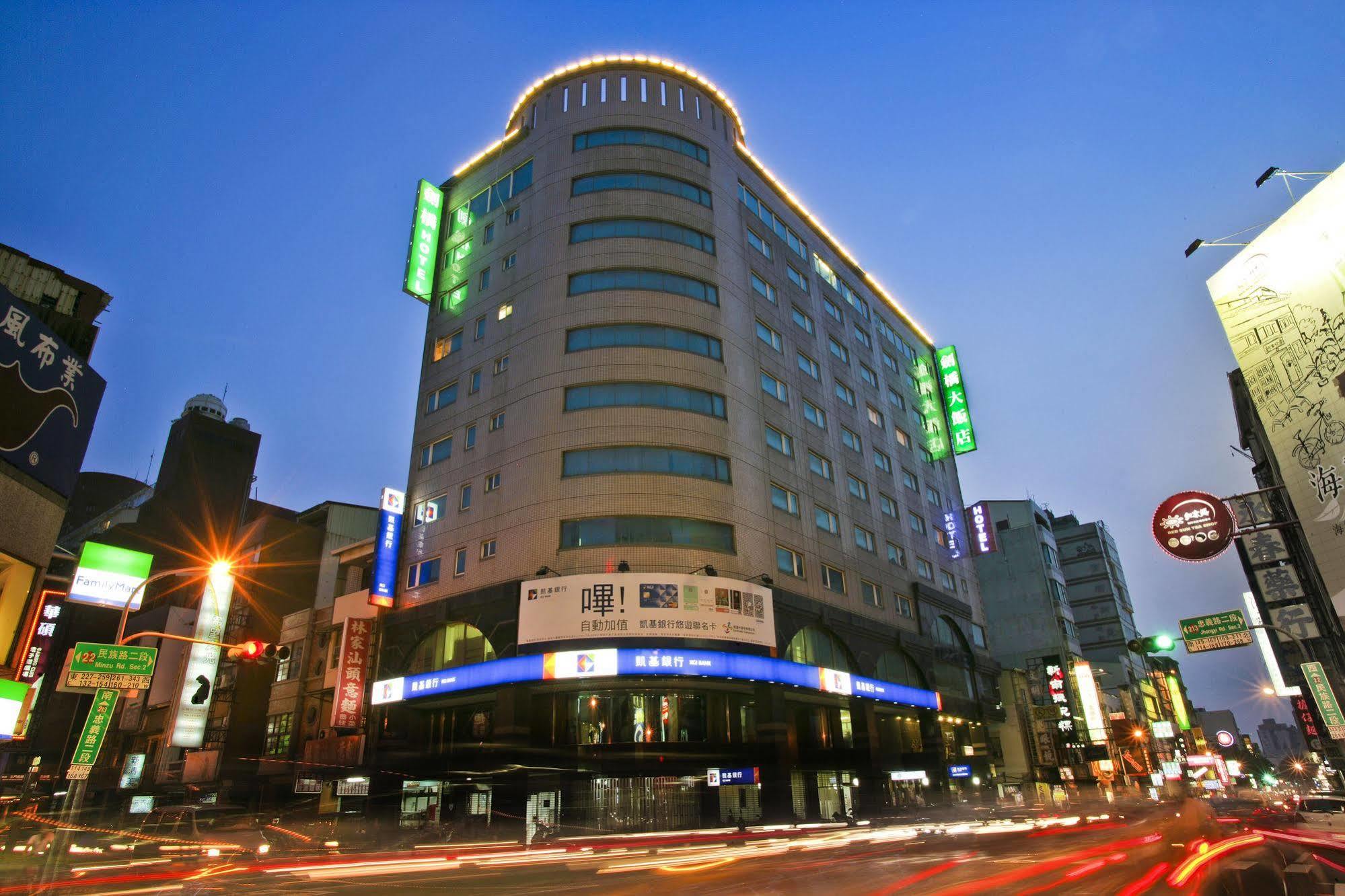 Cambridge Tainan Hotel Bagian luar foto